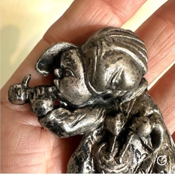 Silson Co. Hummel style vintage brooch - Picture 5 of 9